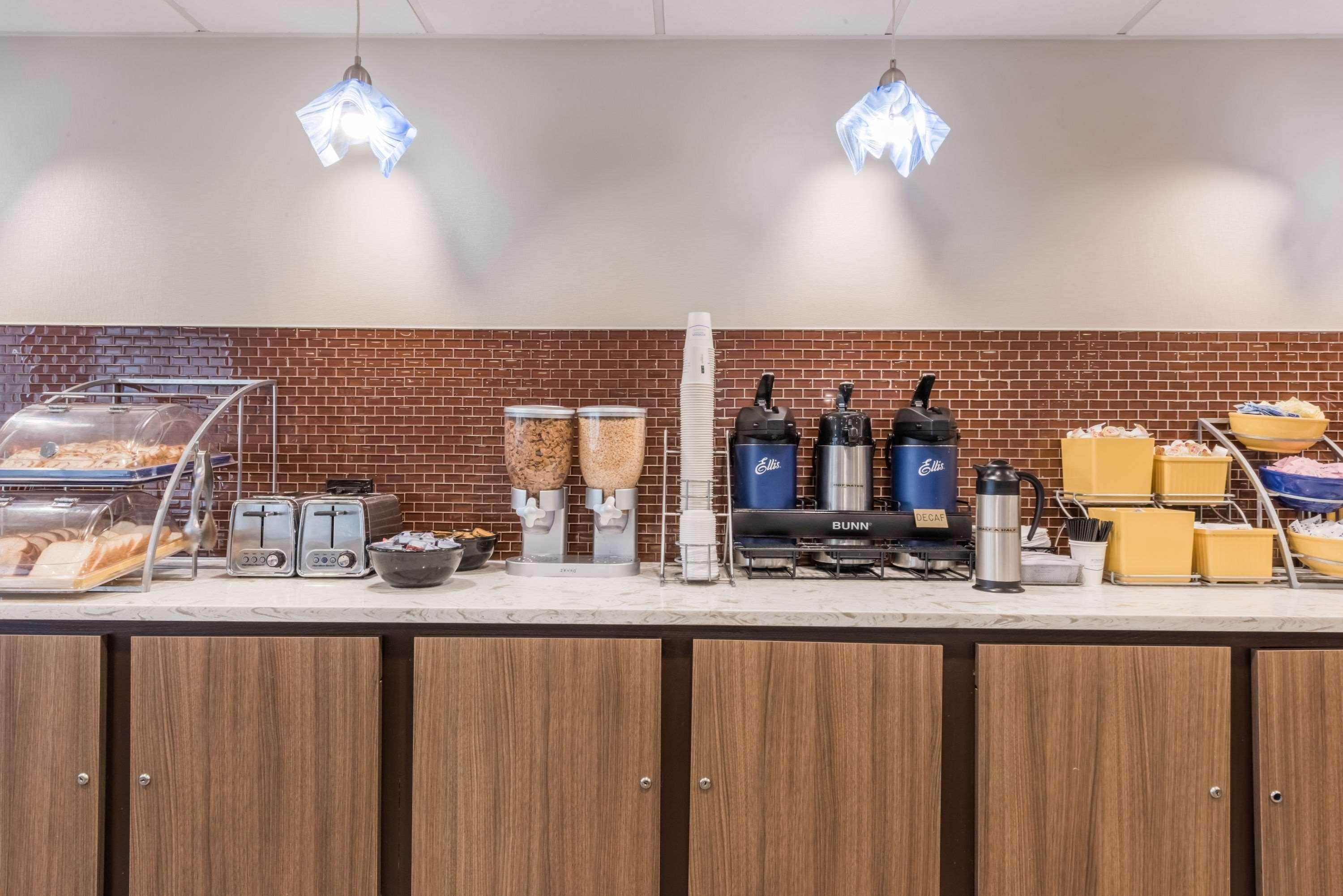 Days Inn By Wyndham Horsham Philadelphia Extérieur photo