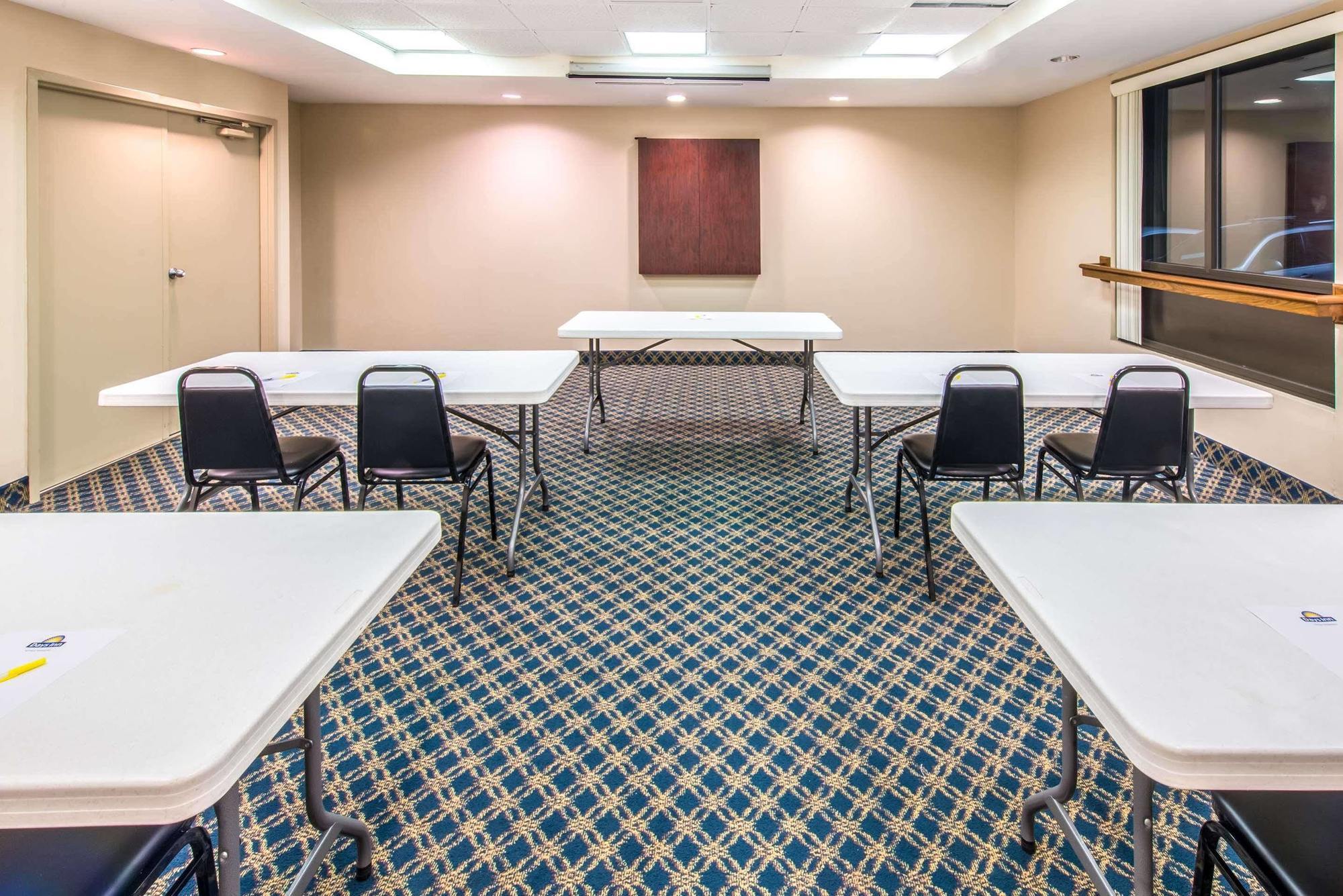 Days Inn By Wyndham Horsham Philadelphia Extérieur photo